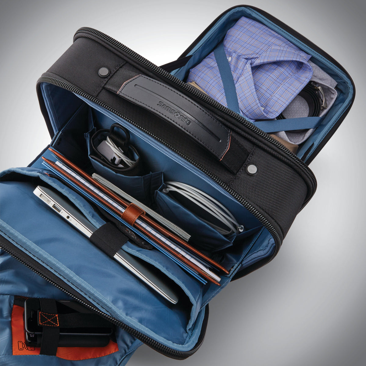Samsonite Pro Vertical Spinner Mobile Office in the color Black.