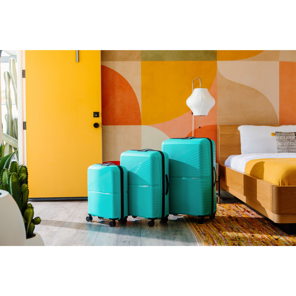 American Tourister Airconic 3 Piece Set in the color Onyx Black.
