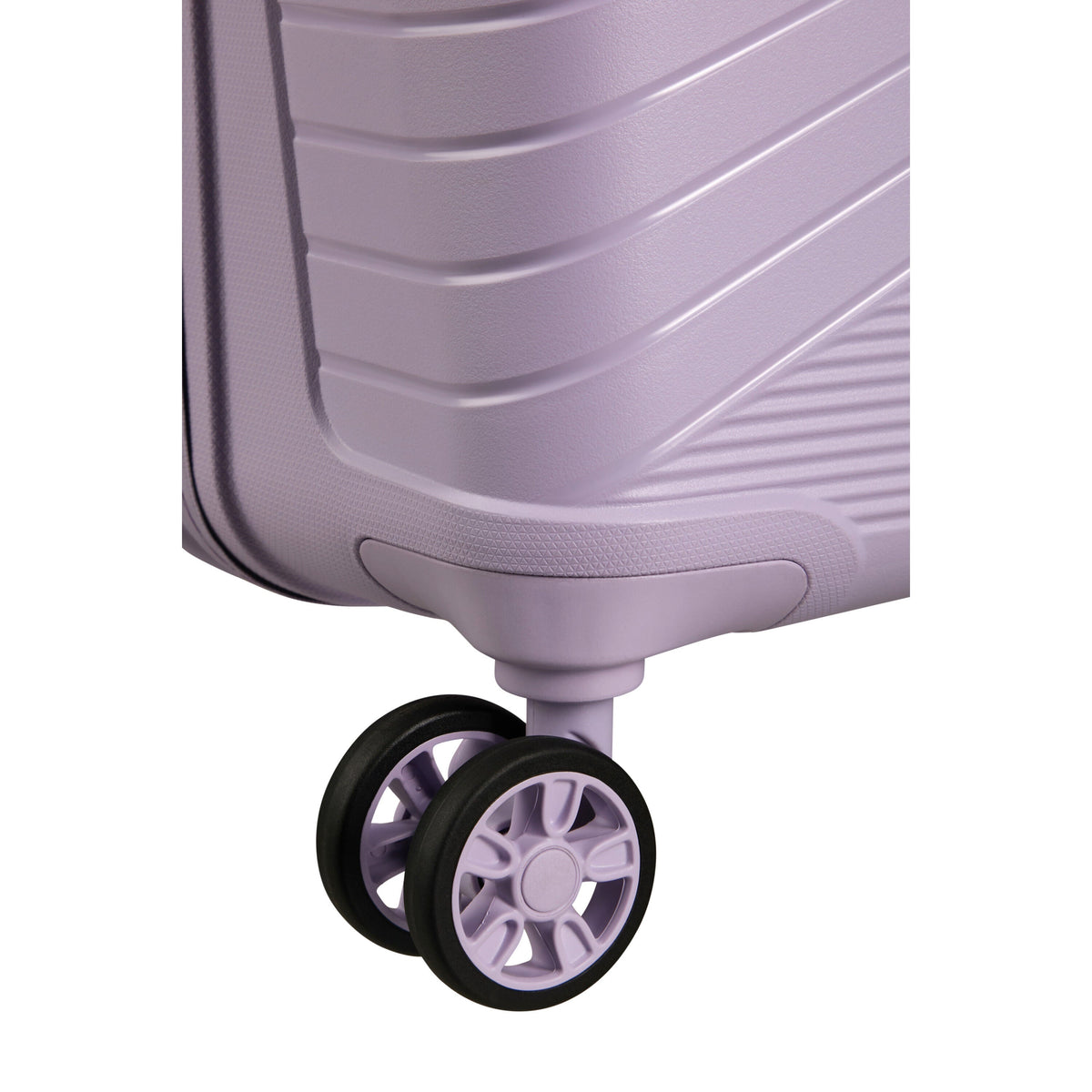 American Tourister Airconic 3 Piece Set in the color Stormy Lilac.