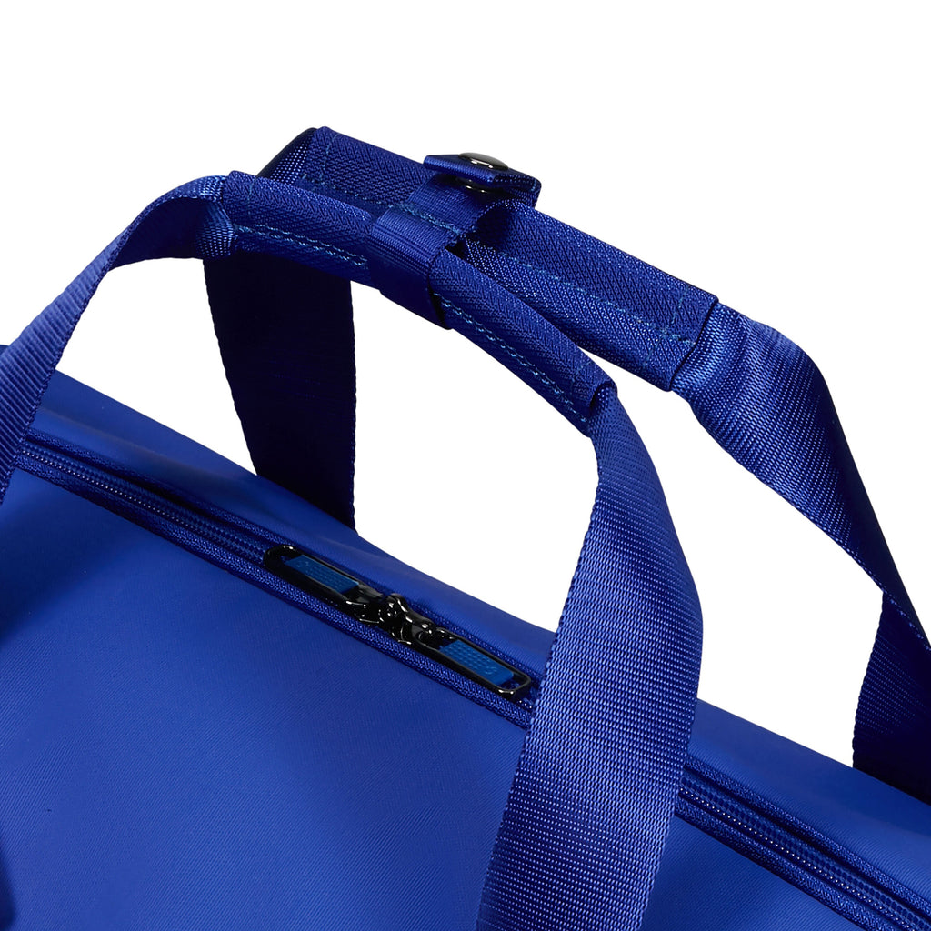 Samsonite Airea Duffle in the color Nautical Blue.