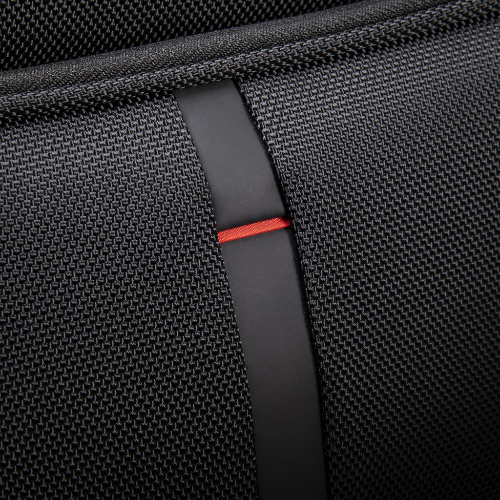 Samsonite Xenon 4.0 Crossbody in the color Black.