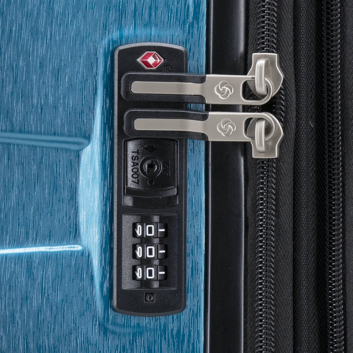 Samsonite Ziplite 6 Spinner Large in the color Adriatic Blue.