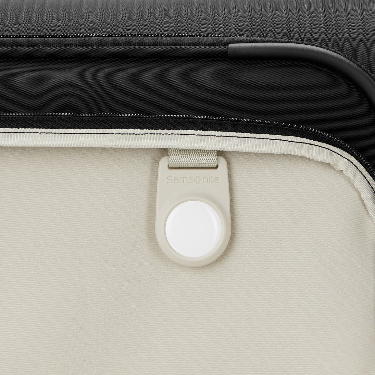 Samsonite Silhouette 18 Spinner Garment Bag in the color Black.