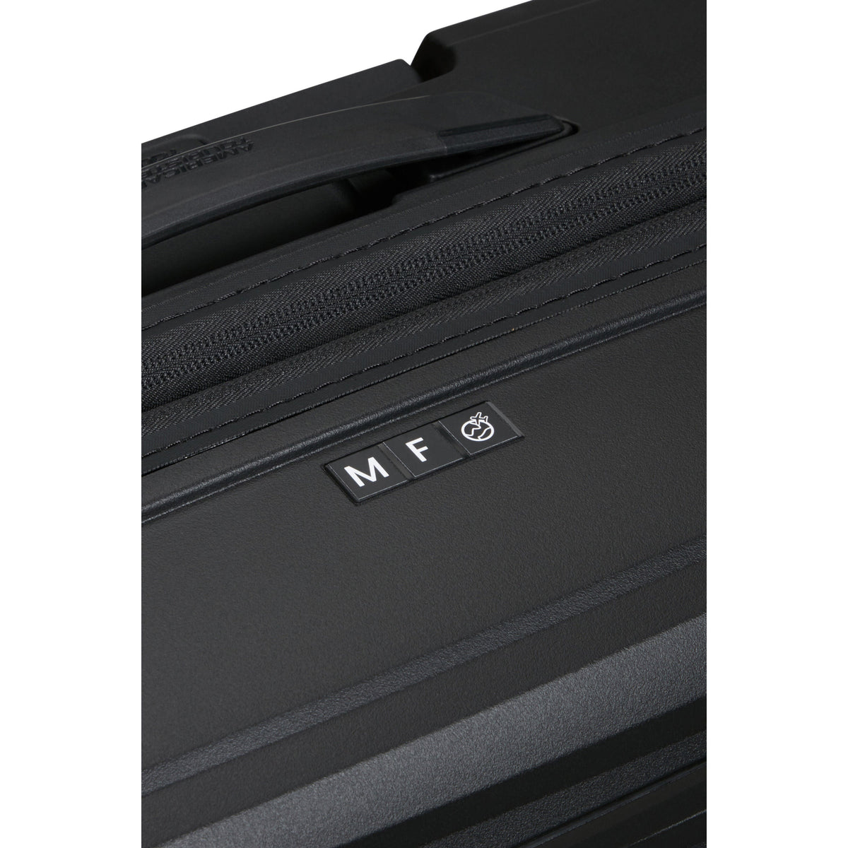 American Tourister FastForward Spinner Carry-On™ in the color Flash Black.