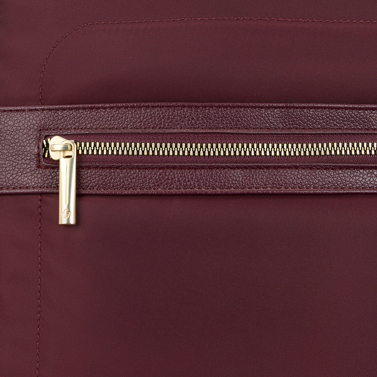Samsonite Mobile Solution 2 Waist Bag in the color Merlot.