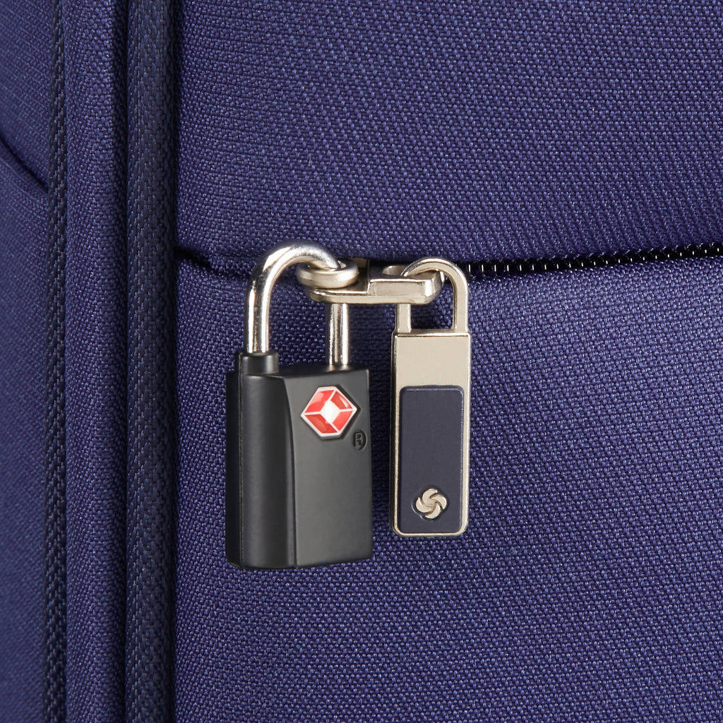 Samsonite Base Boost Spinner Large in the color Blue.