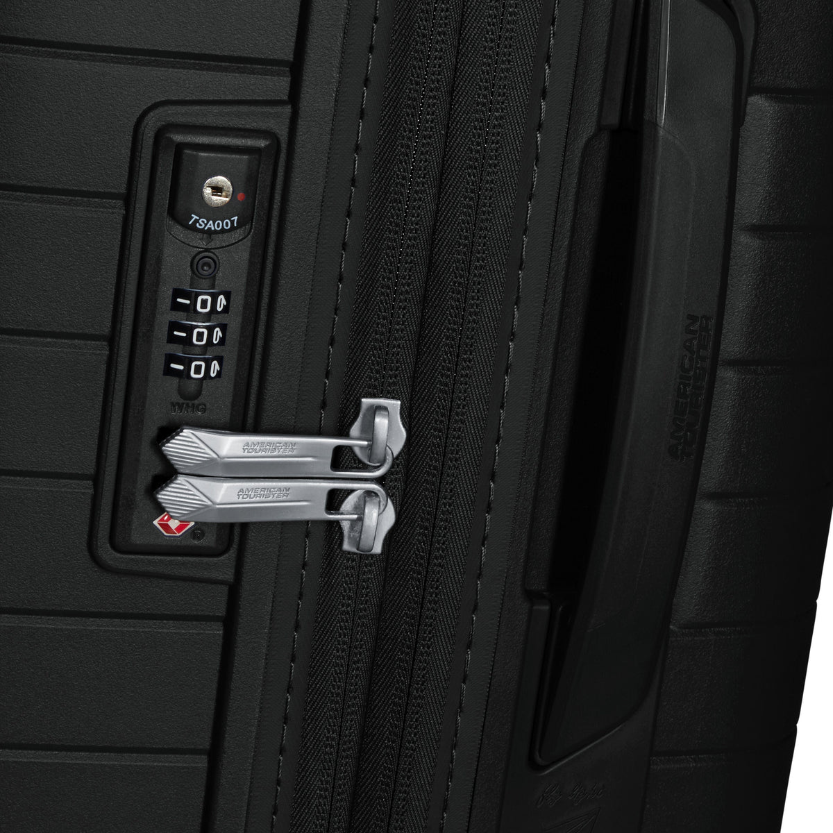 American Tourister FastForward Spinner Carry-On™ in the color Flash Black.